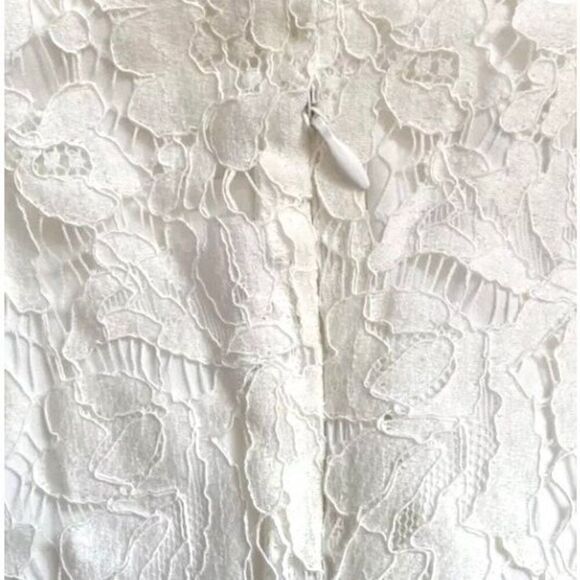 VINCE CAMUTO - L Sz Med Ivory Lace Long-Sleeve Lined Blouse w/Bell Sleeves. EUC - Picture 11 of 12